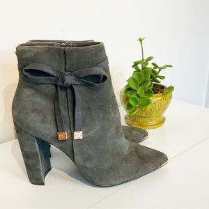 TED BAKER Gray Suede Leather Ankle Booties With Bows